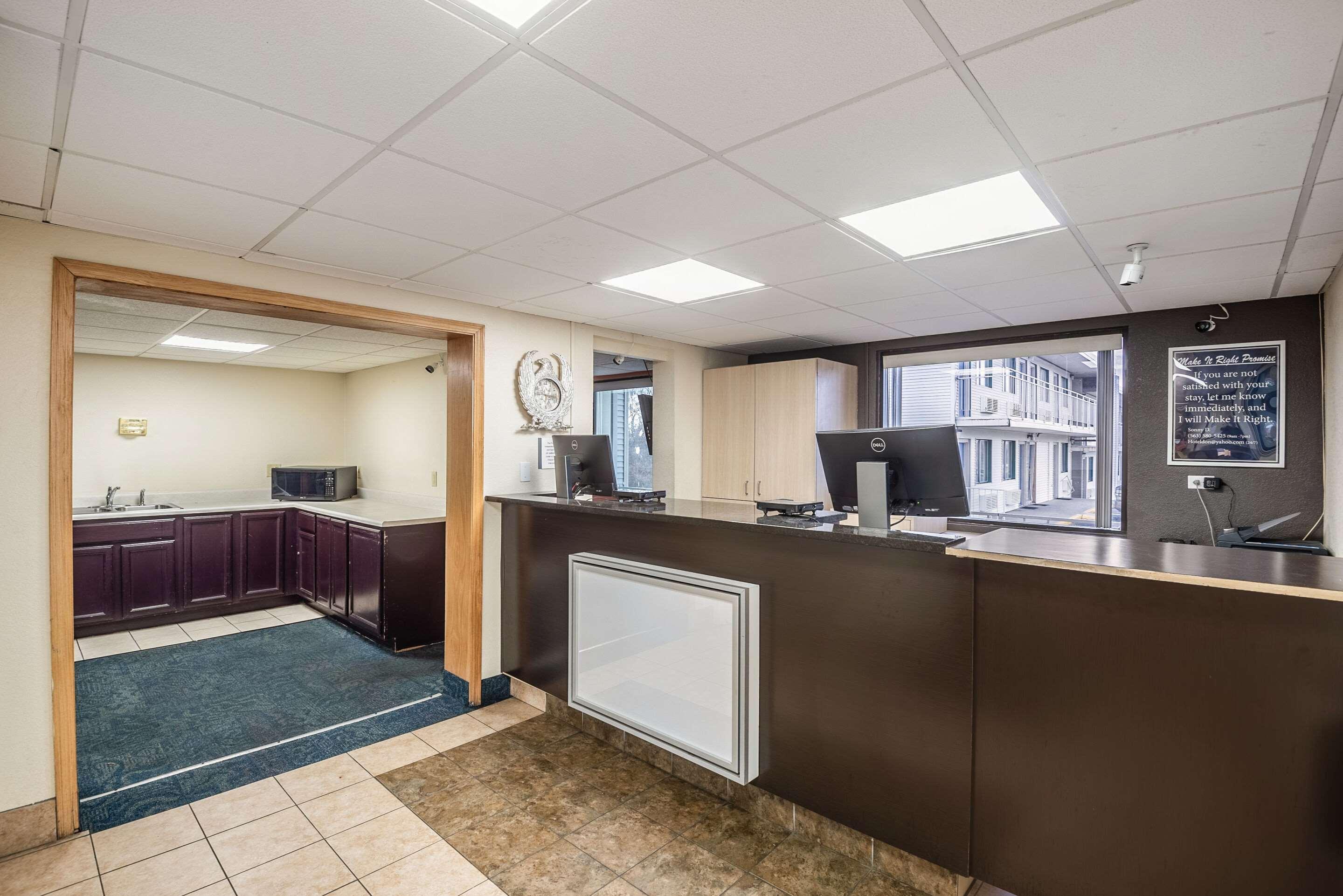 Rodeway Inn دوبوك المظهر الخارجي الصورة