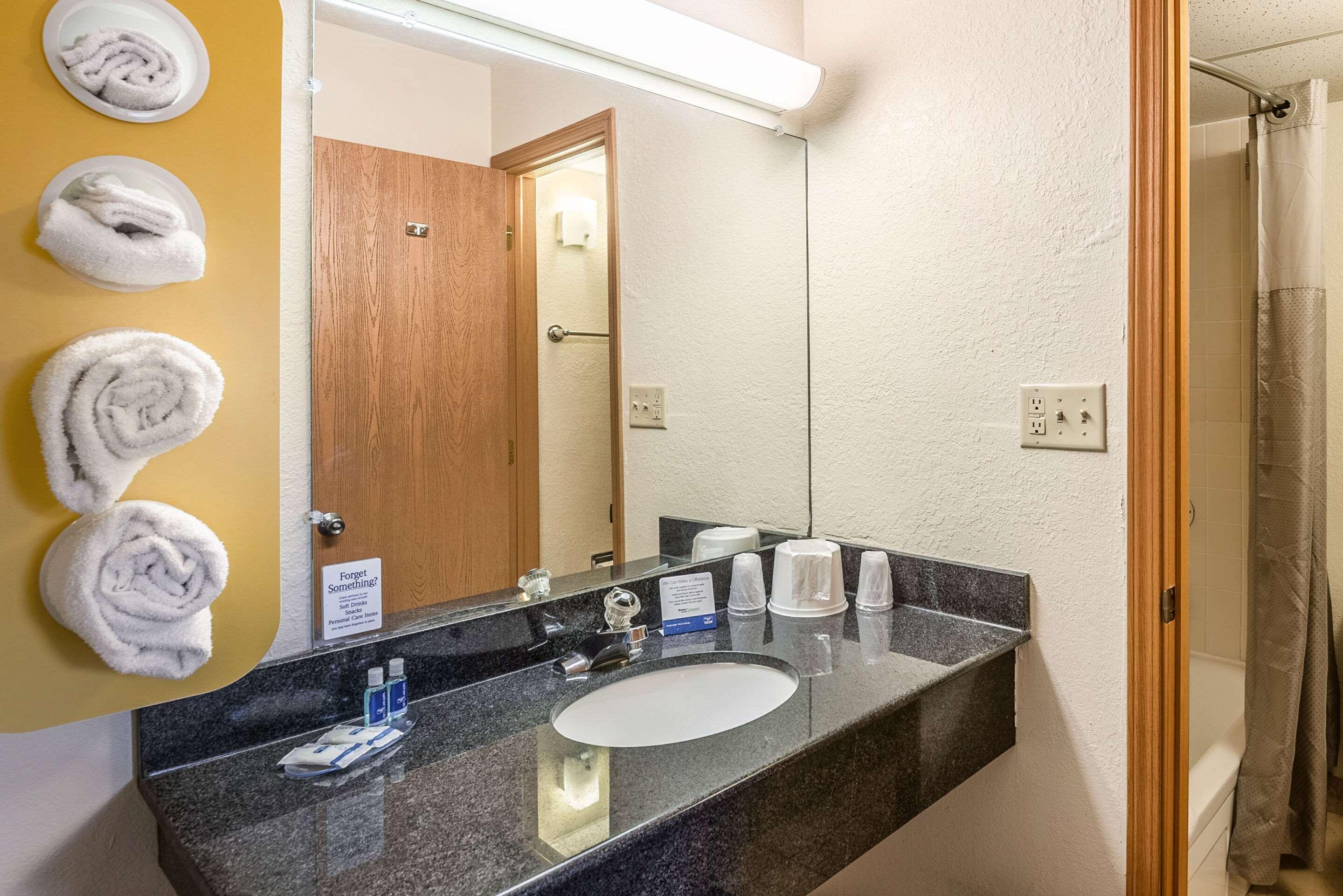 Rodeway Inn دوبوك المظهر الخارجي الصورة