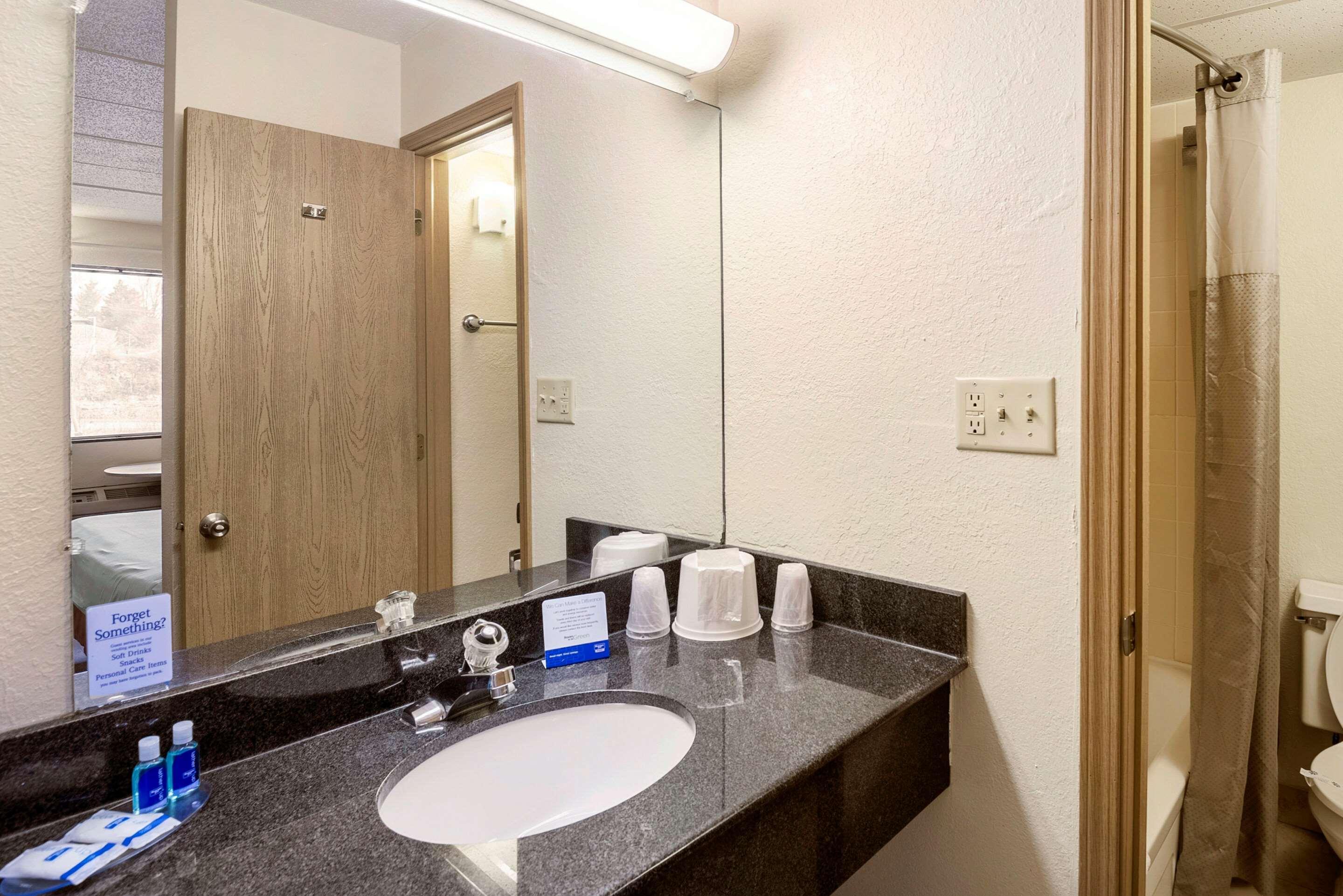Rodeway Inn دوبوك المظهر الخارجي الصورة