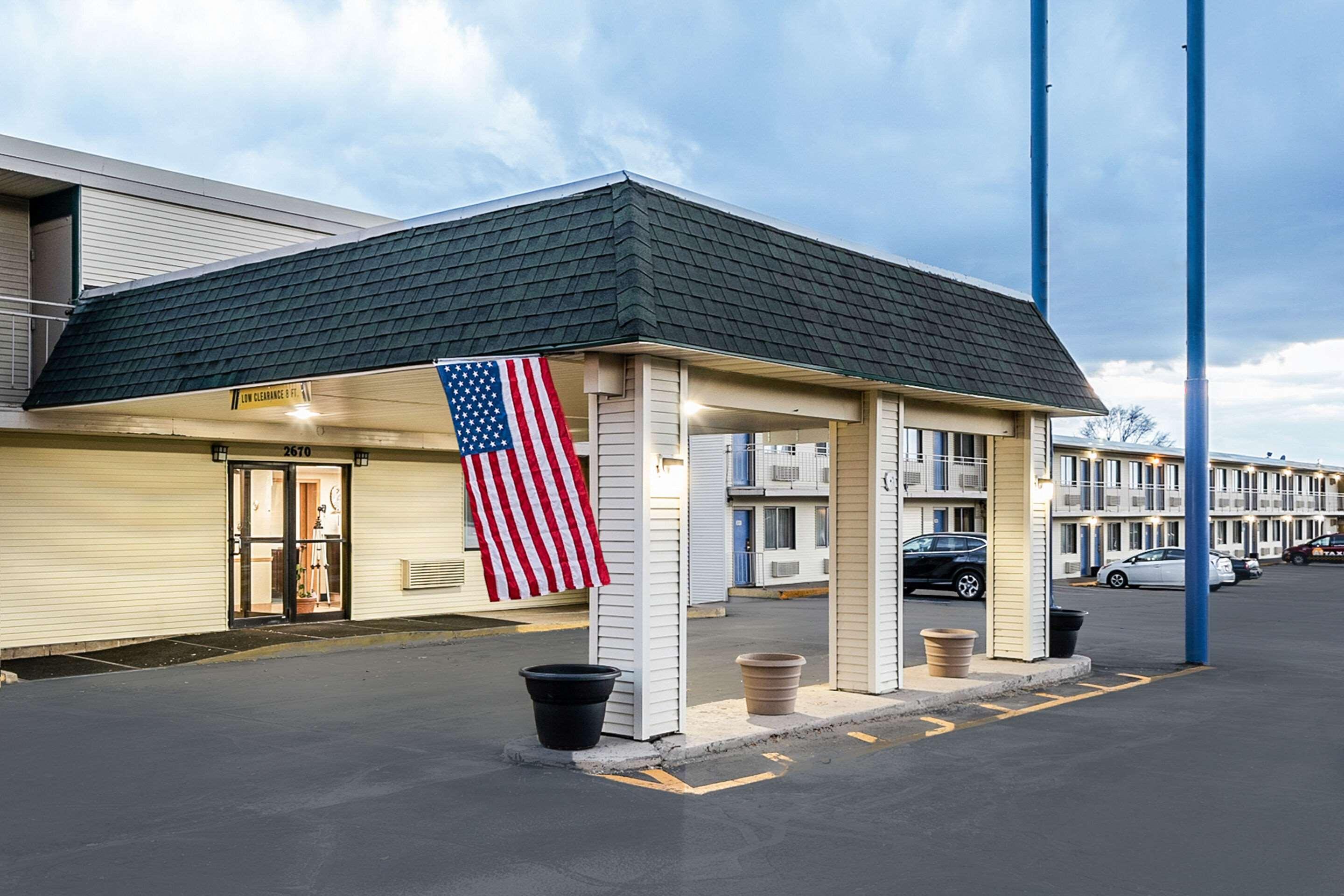 Rodeway Inn دوبوك المظهر الخارجي الصورة