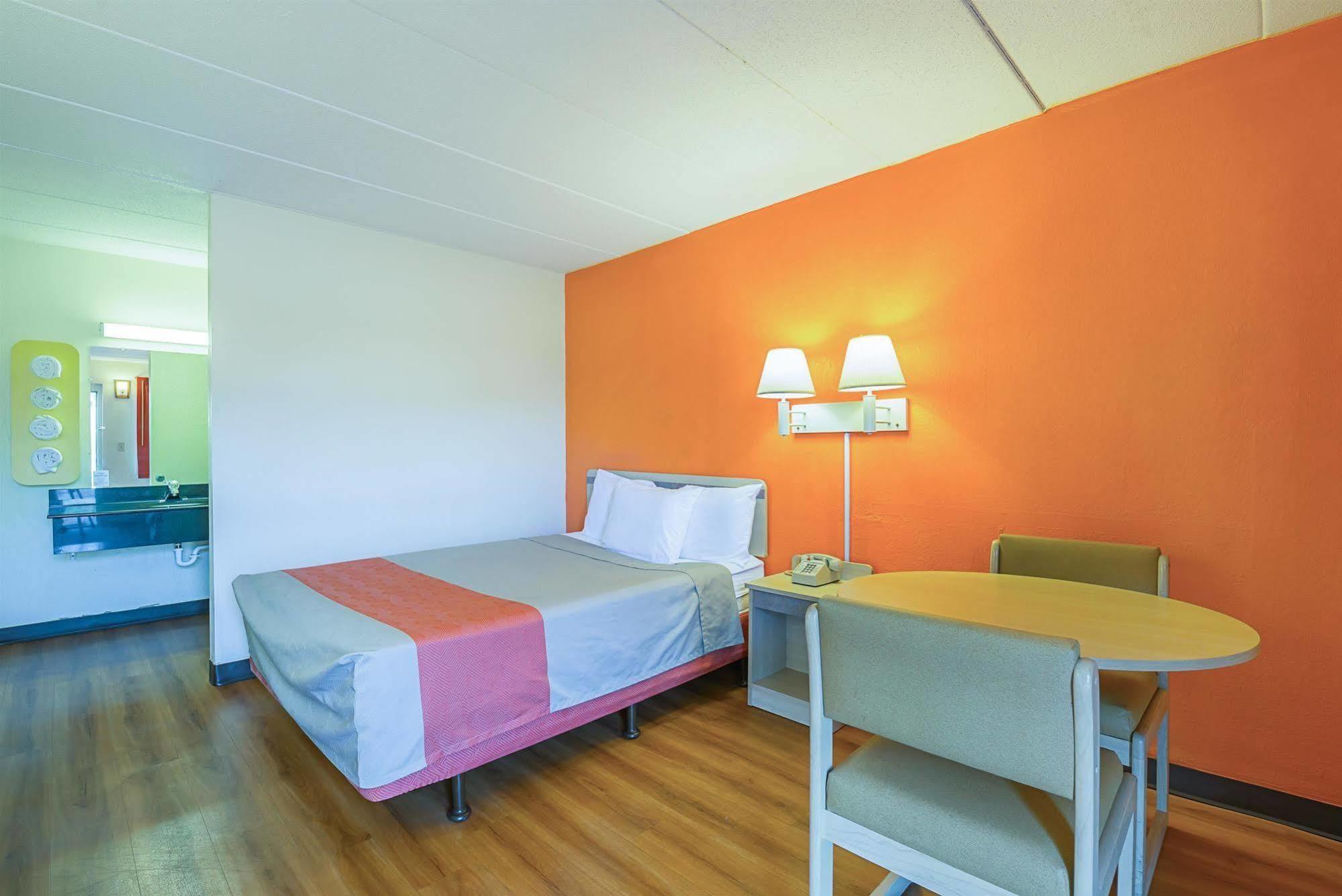 Rodeway Inn دوبوك المظهر الخارجي الصورة