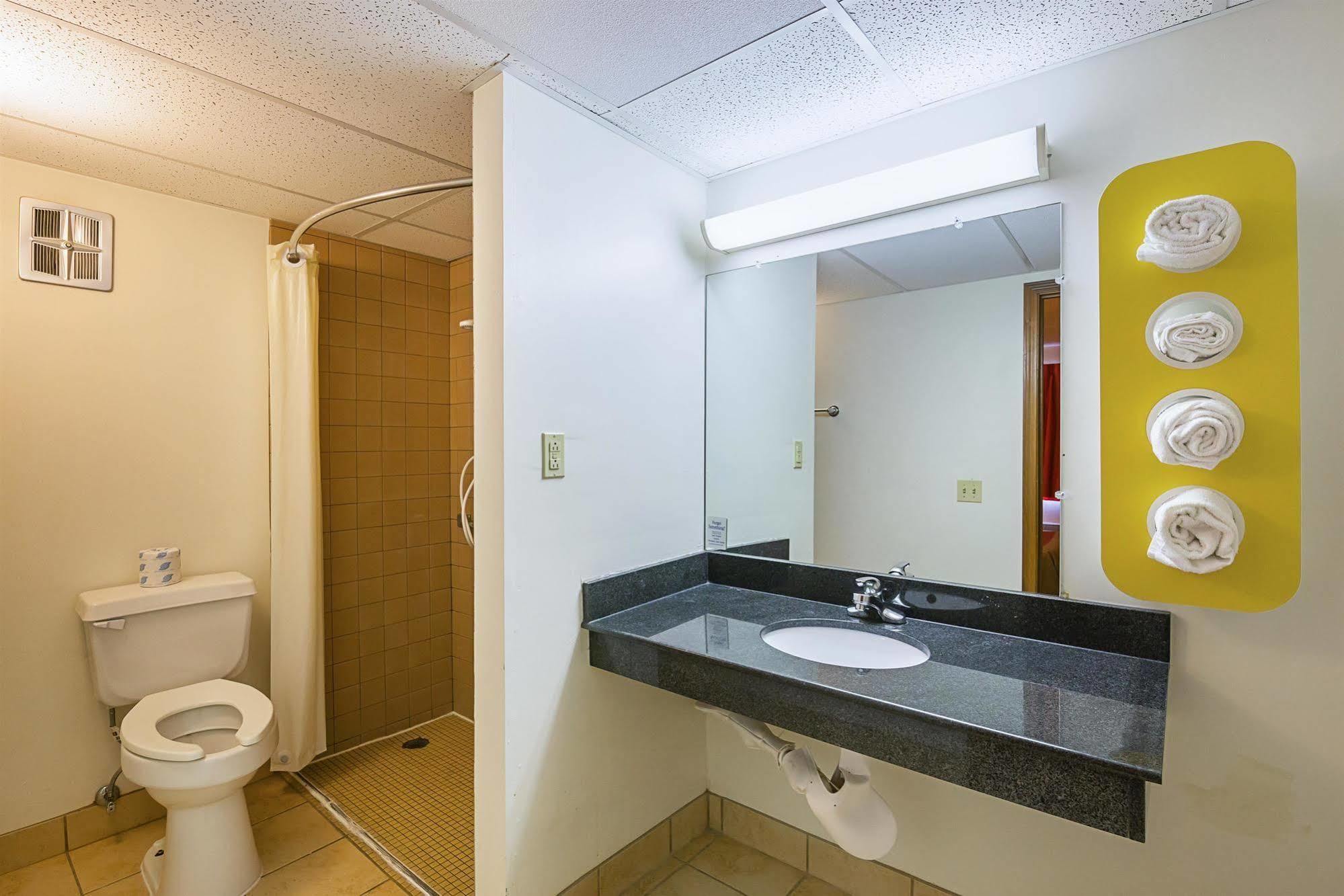 Rodeway Inn دوبوك المظهر الخارجي الصورة