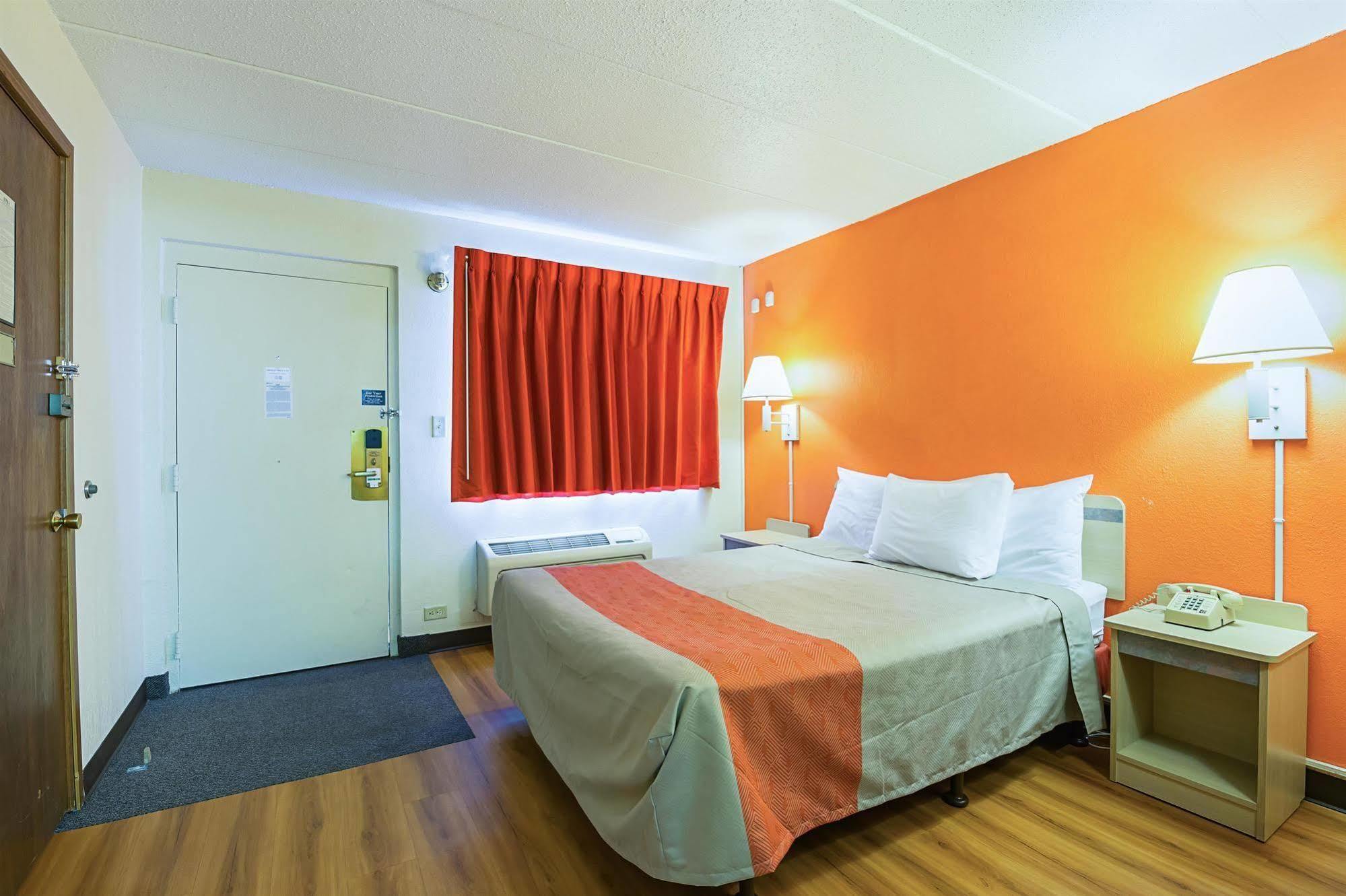 Rodeway Inn دوبوك المظهر الخارجي الصورة