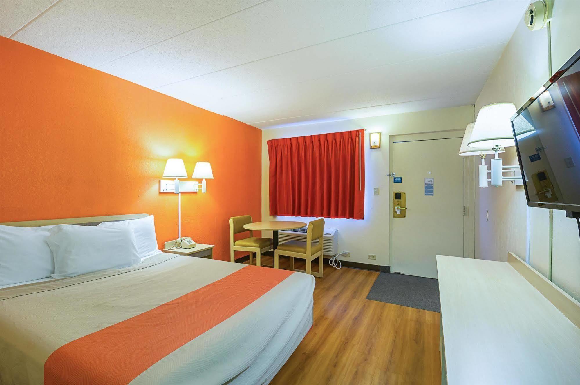 Rodeway Inn دوبوك المظهر الخارجي الصورة